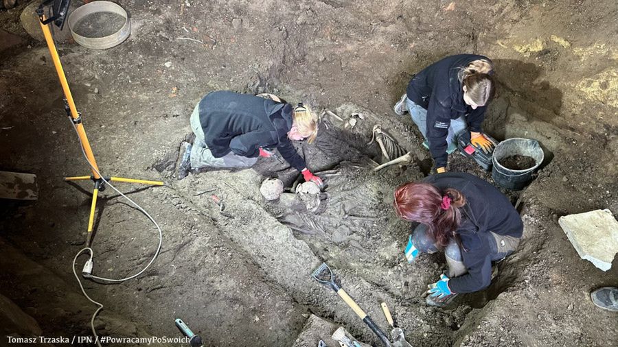 Szczątki czterech osób znalezione w Łęgu Probostwie! [ZDJĘCIA]