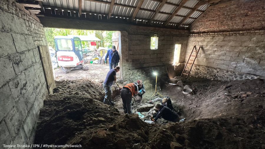 Szczątki czterech osób znalezione w Łęgu Probostwie! [ZDJĘCIA]