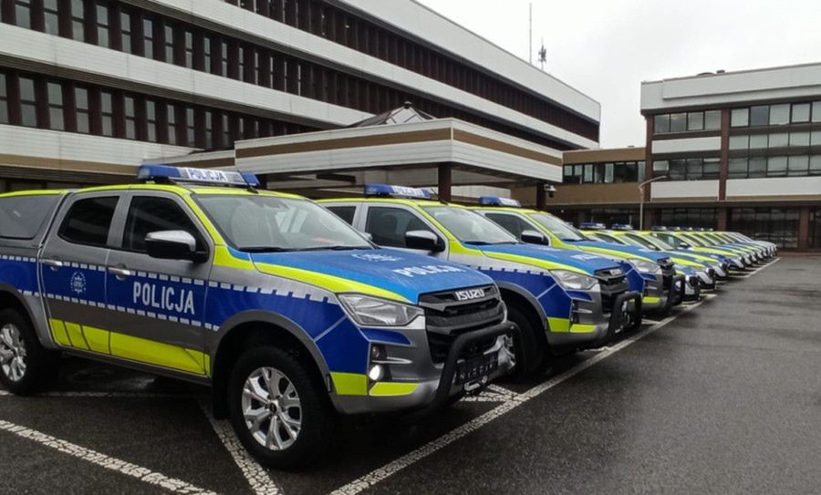 Policjanci takimi samochodami dogonią każdego pirata drogowego!