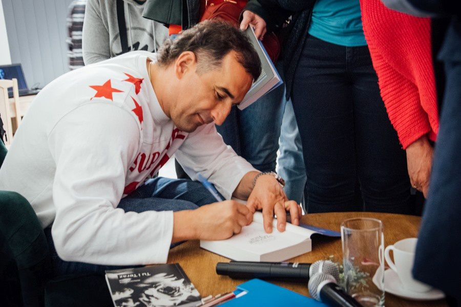 Michał Koterski gościł w Bibliotece w Złotorii