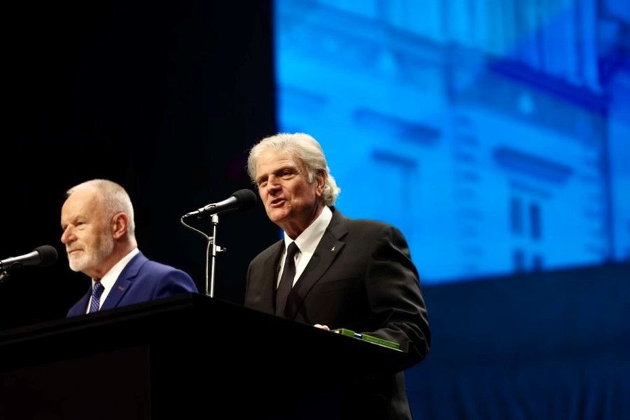 Franklin Graham i Samaritan's Purse dostarczyło pomoc o wartości 1 mld zł dl