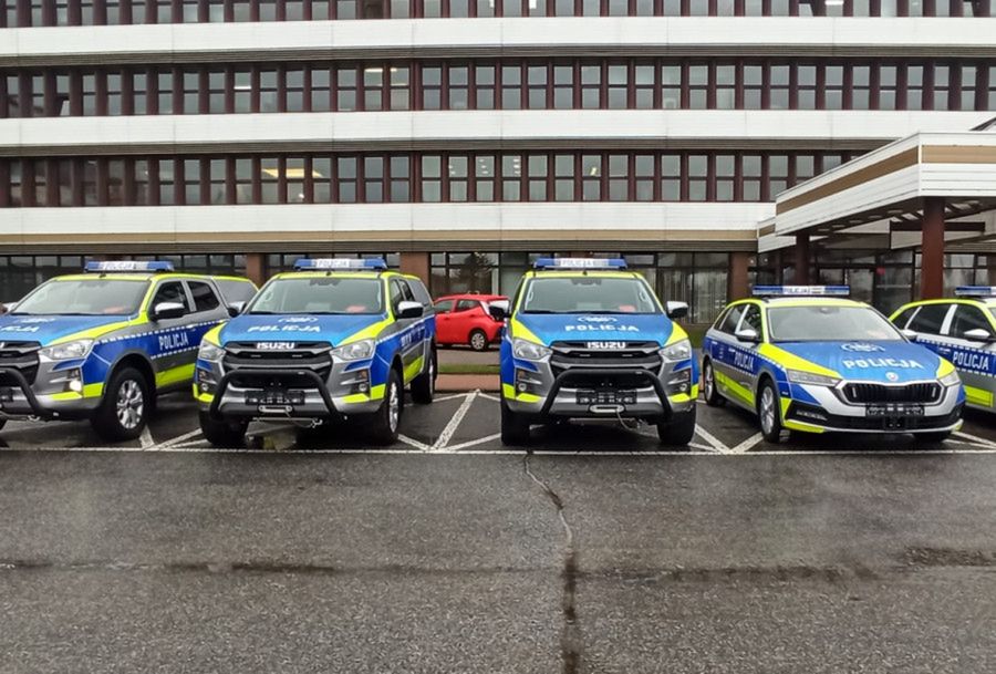 Policjanci takimi samochodami dogonią każdego pirata drogowego!