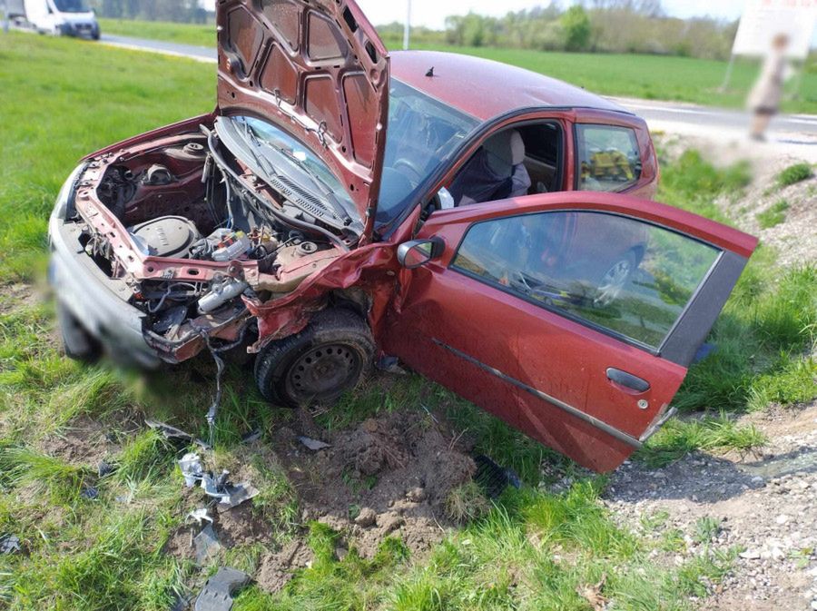 Ruch wahadłowy w miejscowości Cieśle - nieustąpienie pierwszeństwa! [ZDJĘCIA]