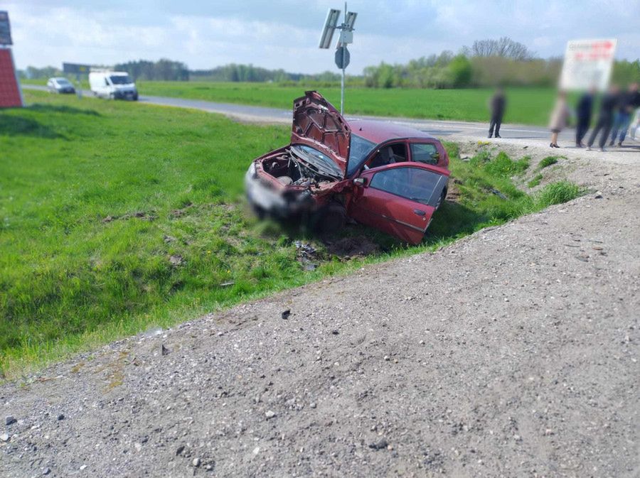 Ruch wahadłowy w miejscowości Cieśle - nieustąpienie pierwszeństwa! [ZDJĘCIA]