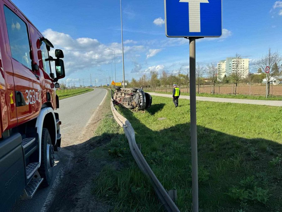 Dachowanie na rondzie dzwon - będą utrudnienia przez kilka godzin!