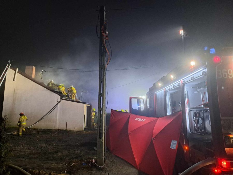 Pożar domu w Drobinie - do tragedii doszło tuż przed północą [Zdjęcia]