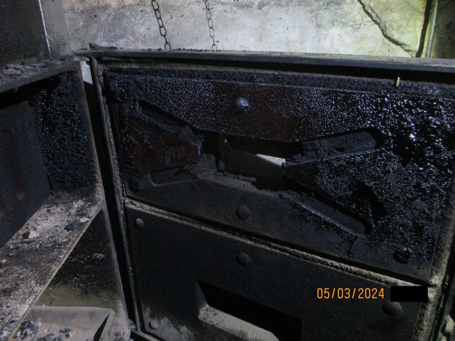 "Ciemny, gęsty dym z komina, zadymiona cała ulica, smród aż zbiera na wymioty"