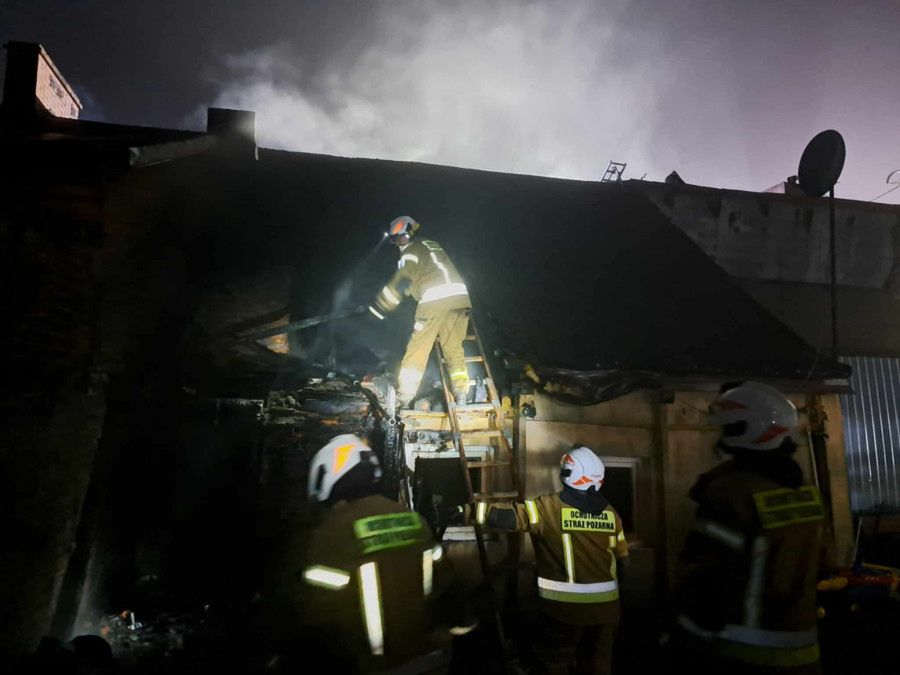 Pożar domu w Drobinie - do tragedii doszło tuż przed północą [Zdjęcia]