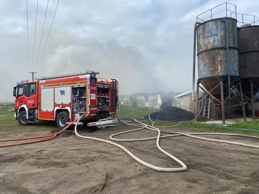 Gmina Sierpc: pożar kurnika, którego gaszenie trwało 7 godzin! [ZDJĘCIA]