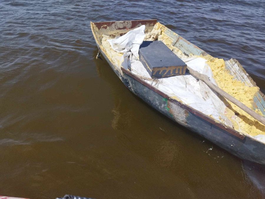 Łódka samotnie dryfowała przy molo w Płocku!