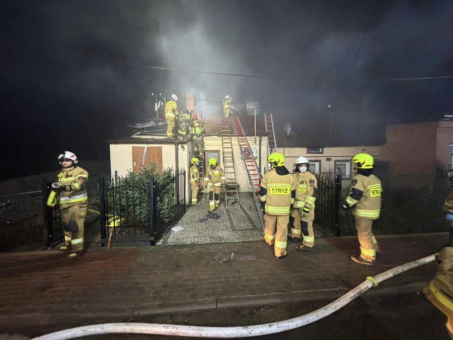 Pożar domu w Drobinie - do tragedii doszło tuż przed północą [Zdjęcia]