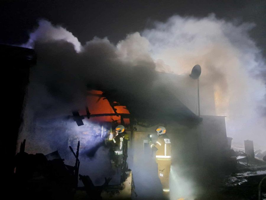 Pożar domu w Drobinie - do tragedii doszło tuż przed północą [Zdjęcia]