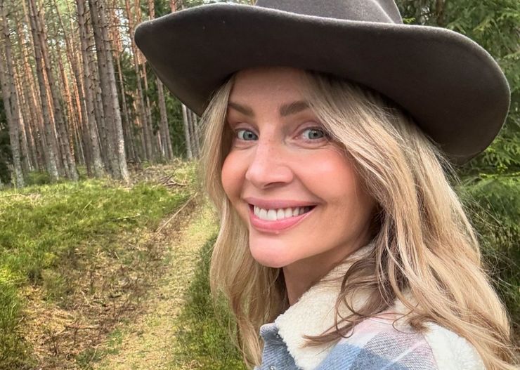 „Znowu są hot”. Woźniak-Starak nie rozstaje się z tym modelem butów. Są wygodne i piękne