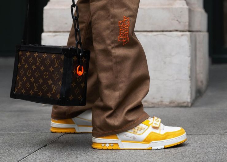 Ciepłe sneakersy męskie na zimę 2023. Te modele w sportowym stylu będą hitami sezonu