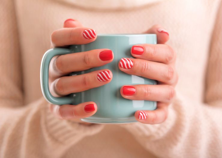 Paznokcie na święta Bożego Narodzenia 2023? Sprawdź 6 pomysłów na modny świąteczny manicure