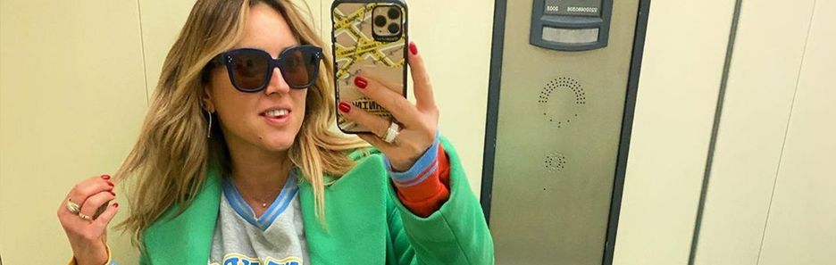 Te bluzy noszą teraz nastolatki i panie po 50. Modele z nadrukiem w stylu Karoliny Szostak są największym przebojem zimy