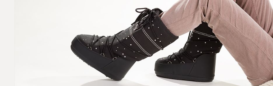 Śniegowce Moon Boot w modnych stylizacjach. Jak nosić kultowe „księżycowe” buty damskie?