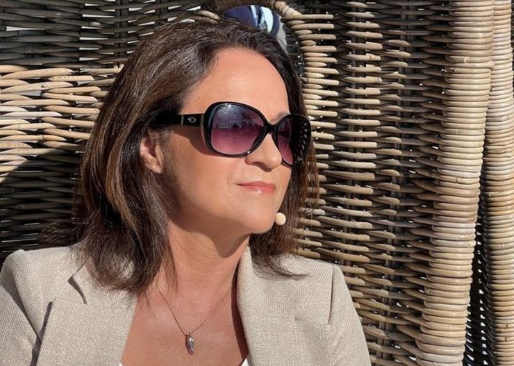 Drzyzga i Walewska w eleganckiej bluzce do spodni. Tak 50-latki mogą chodzić do biura
