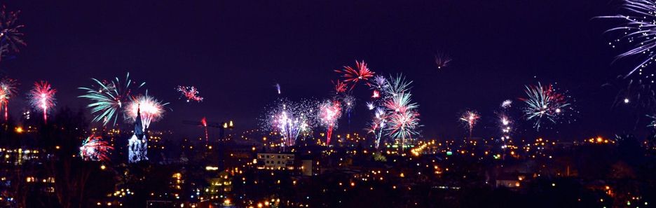 Karnawałowe stylizacje: sukienka czy kombinezon?
