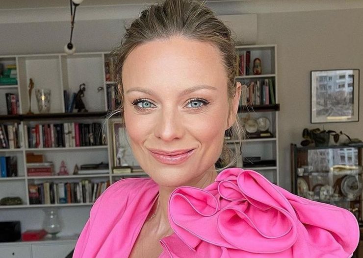 Zmęczona różem Barbie? Wybierz sukienkę w stylu Boczarskiej. Ten kolor „króluje”