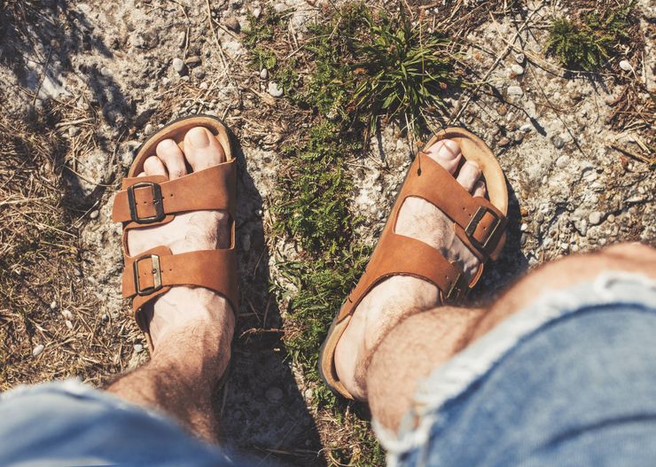 Te modne buty męskie na lato 2024 zawładną ulicami. Przegląd modeli, które zdominowały trendy