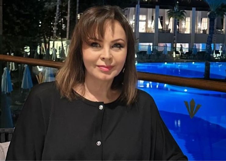 68-letnia Trojanowska nie ściąga jej nawet podczas jedzenia. Ta kurtka daje ekstremum komfortu jesienią