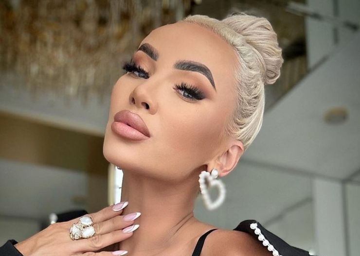 Macudzińska w skąpych szortach prezentuje stylizację „do biura”. Fani: „klasa”