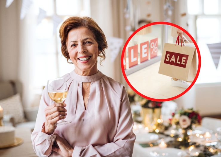 To najlepsza bluzka dla 50-latki na wigilię. Odmładza i dodaje klasy, a na Black Friday kupisz ją taniej
