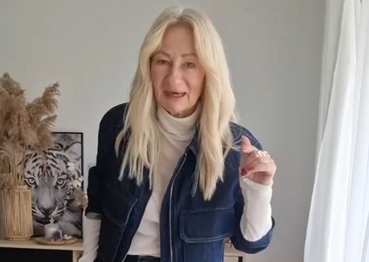 Szczerze o viralowych spodniach. Stylistka ocenia trend na „‬cozy look”
