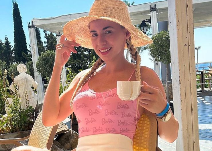Przebrana za Barbie Marianna Schreiber wypoczywa na wakacjach z mamą. Fani oceniają: „Jest super”