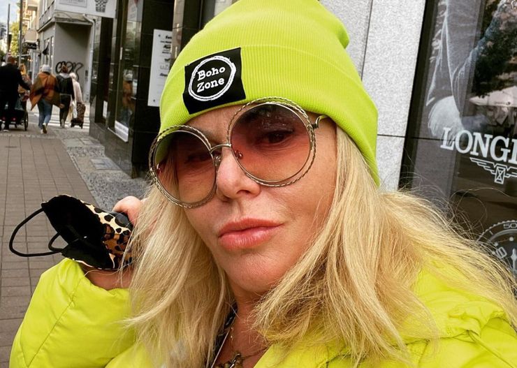 Polskie 50-latki od lat stawiają na trend, który w tym sezonie „odkrył” brytyjski „Vogue. „Scarf dressing" to hit "