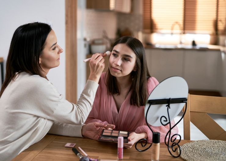 Makijaż na studniówkę 2024. 6 pomysłów na make-up idealny na bal maturalny