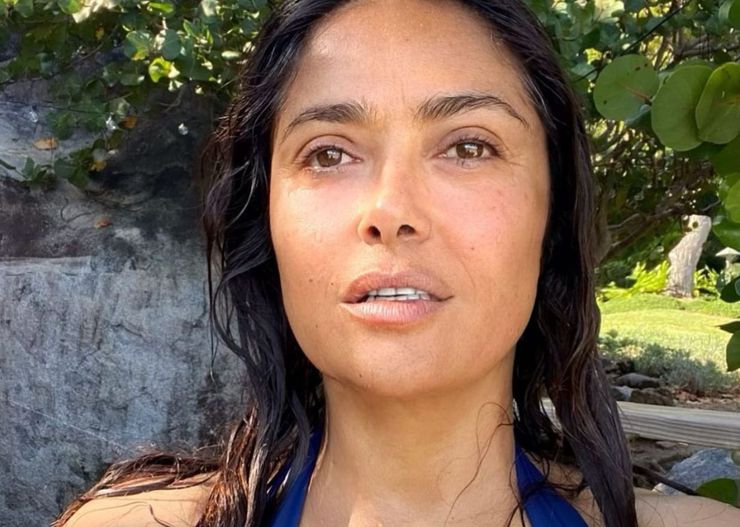 57-letnia Salma Hayek w hitowym golfie. Podobny rok temu nosiła polska gwiazda