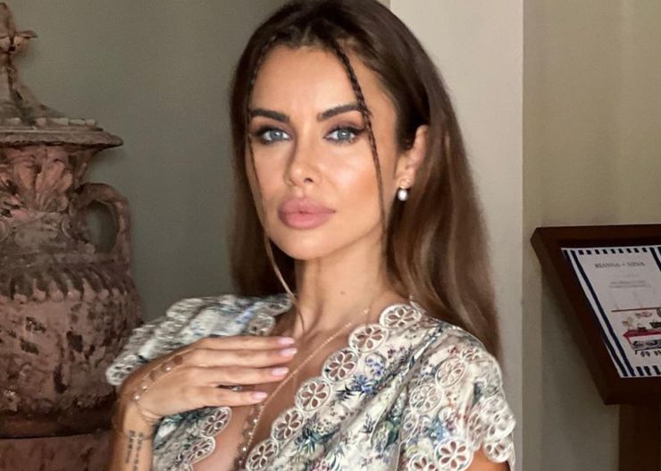 Te sandałki na wesele to „sztos”. Natalia Siwiec wygląda w nich jak gwiazda Hollywood