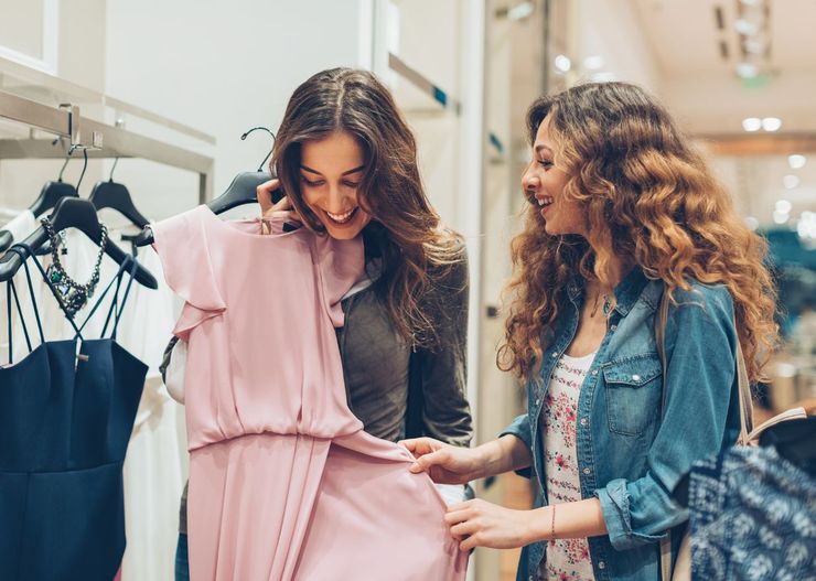 Designerskie sukienki od znanych marek od -30 proc. Ideały na lato od Pepe Jeans, Karl Lagerfeld i nie tylko