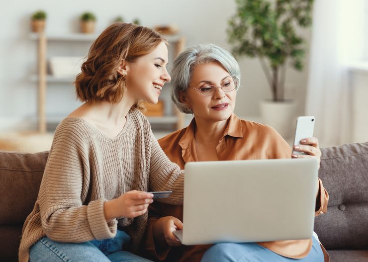 Podpowiadam mamie, jakie szorty powinna wybrać. Te modele to strzał w dziesiątkę dla 50-latek plus size