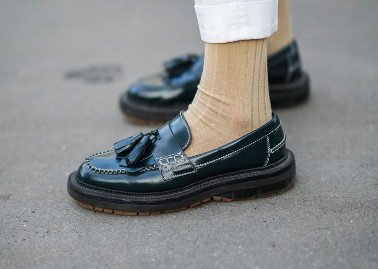 Modne buty męskie na wiosnę 2024: od sneakersów aż po zamszowe półbuty. W te modele warto zainwestować