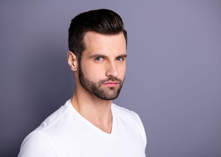 Najmodniejsze fryzury męskie 2024: pompadour, buzz cut i inne. Przegląd najlepszych cięć dla facetów