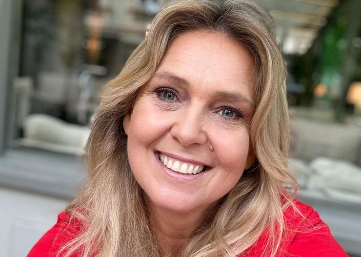 Idealna sukienka na wigilię dla 50-latki? Znalazłyśmy trzy najlepsze modele