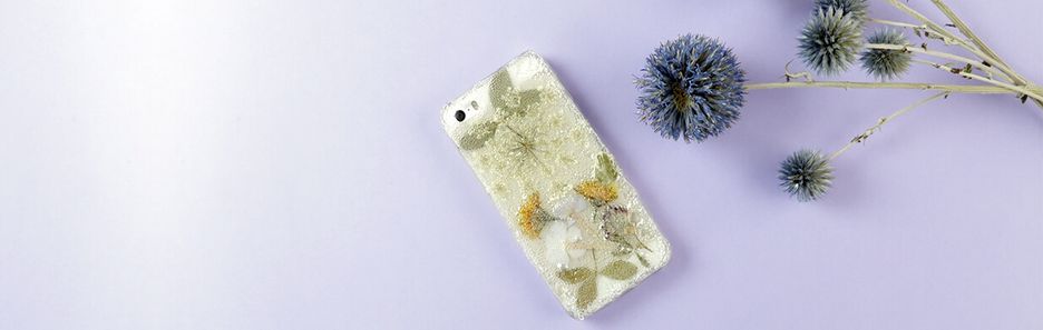 Etui na telefon z suszonych kwiatów. DIY