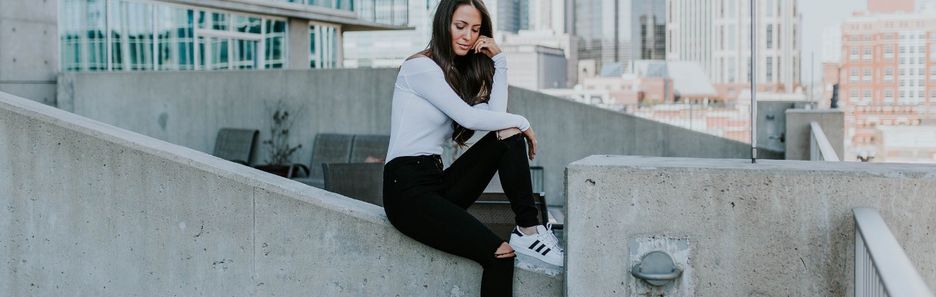 Jak nosić buty Adidas? Zobacz topowe stylizacje!