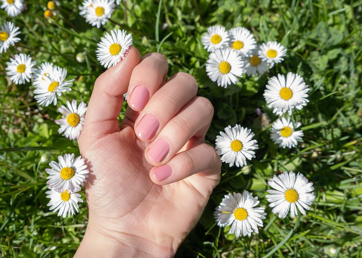 Najmodniejsze wzory na paznokcie wiosną 2024. Na punkcie tego manicure oszaleją Polki
