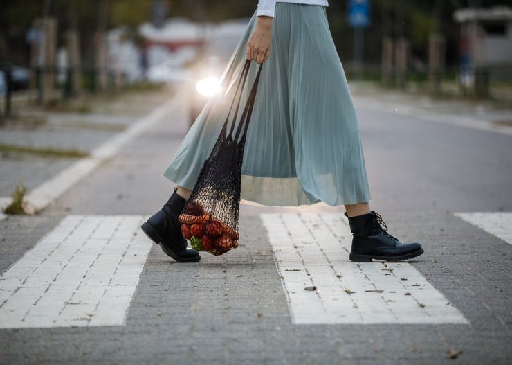 Stylizacje z plisowaną spódnicą – zobacz propozycje zestawów na każdą okazję