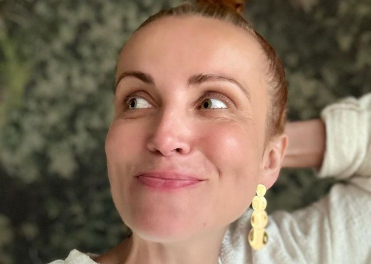 „‬Uwielbiam taki żywy róż”. Fani oszaleli na punkcie swetra Zielińskiej. To wygodny i elegancki ideał na wiosnę