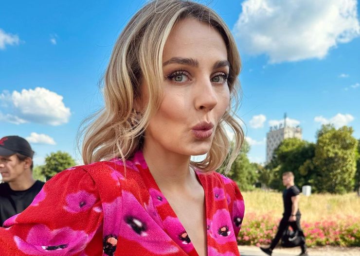 „Urocze sandałki” Małgorzaty Sochy podbijają Instagram. Wiemy, gdzie kupić podobny model