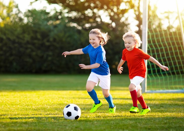 Jaki strój na wf dla dziecka? Podpowiadamy, jak skompletować odpowiedni ubiór na zajęcia sportowe