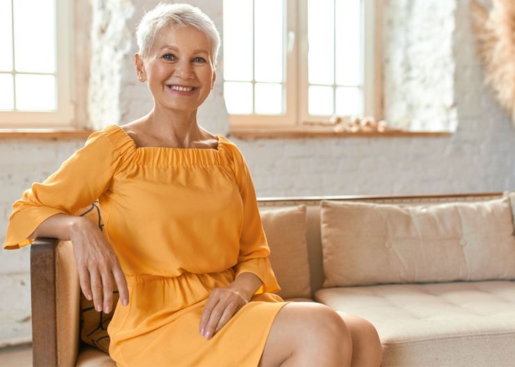 Podpowiadam 61-letniej mamie, jaką sukienkę na wiosnę powinna kupić już teraz