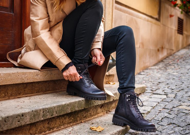 Buty dla 60-latek z zimowej wyprzedaży. Są wygodne i tańsze nawet o 40 proc.
