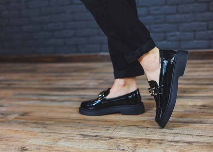 Te eleganckie buty wiosenne dla 50-latek dodadzą klasy każdej stylizacji. Są szykowne i wygodne