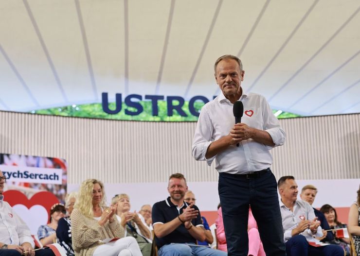 Tak Donald Tusk nosi koszule. Ważny jest jeden szczegół